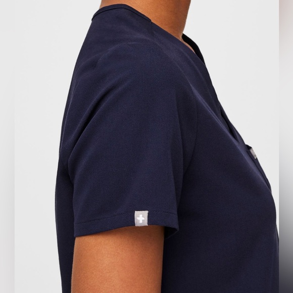 FIGS Women’s Navy Set - Kade Cargo Pant, Catarina Top - Both Size Small - Picture 4 of 6